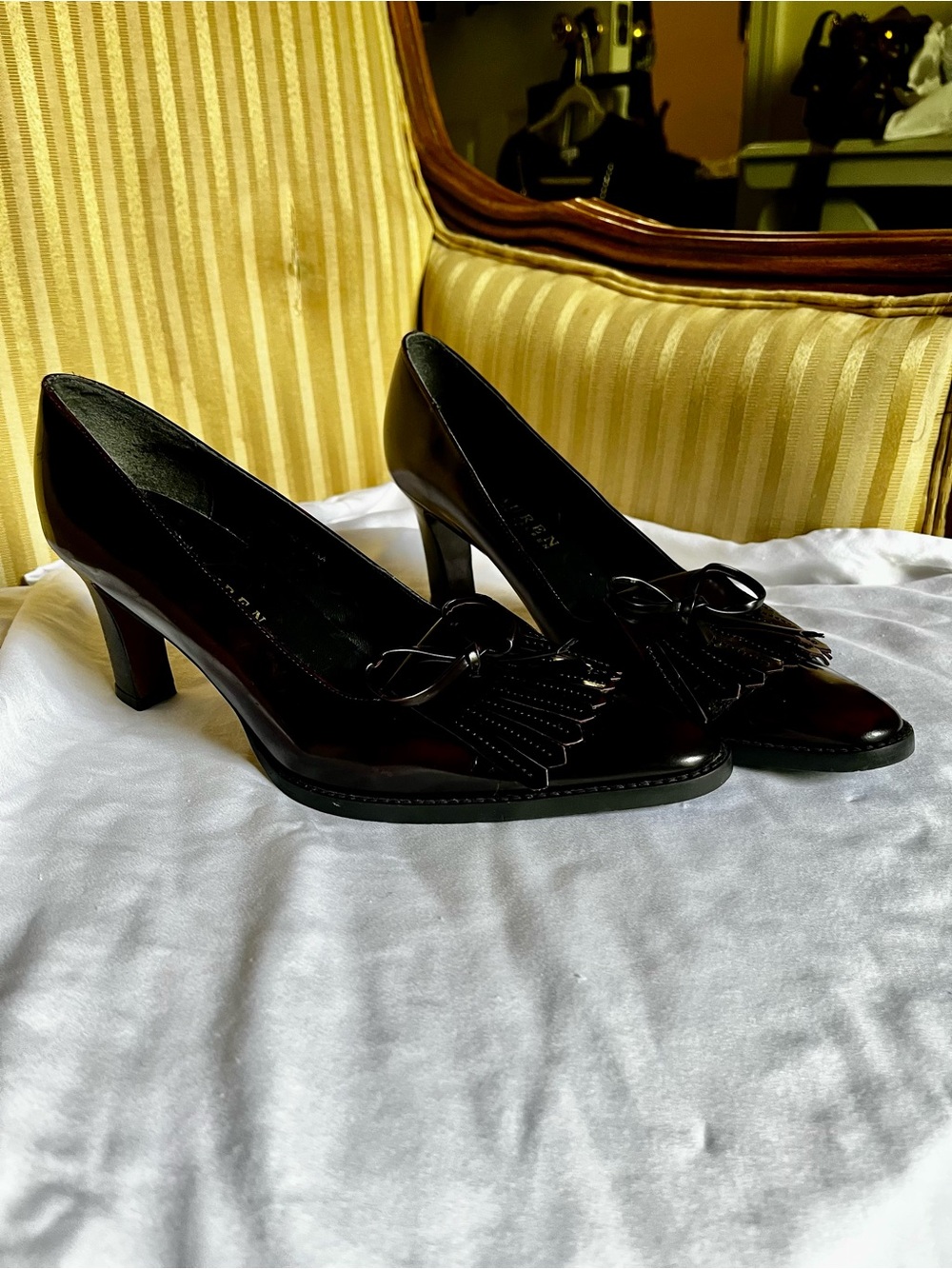 LAUREN RALPH LAUREN~PATENT TASSEL LOAFER HEEL BURGUNDY BROWN ~SIZE 9